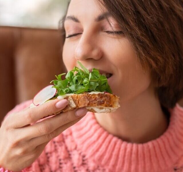 Opte-por-uma-salada-leve-e-nutritiva-para-o-seu-jantar-e-sinta-se-bem!-00-22-03-24