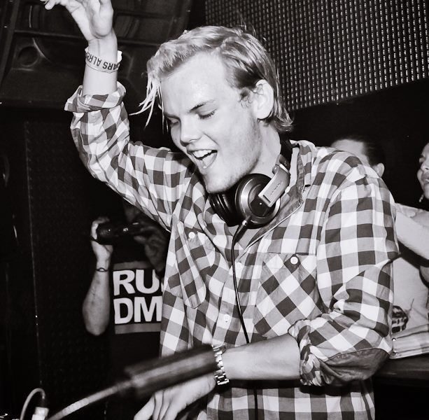 Avicii: documentário da Netflix traz revelações emocionantes sobre a vida e a morte do DJ sueco.